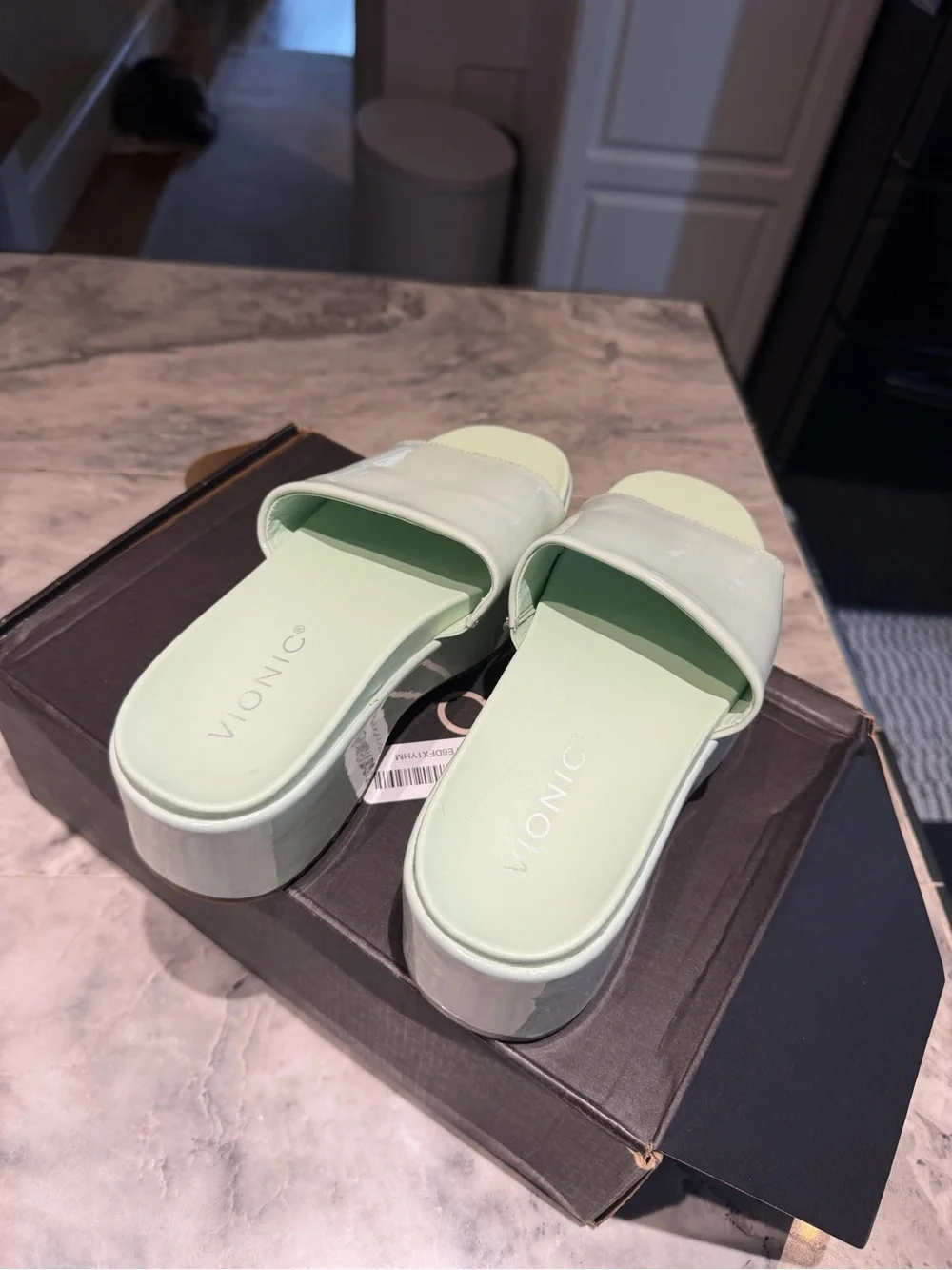 Vionic Mint Green Platform Slide Sandals 6 medium